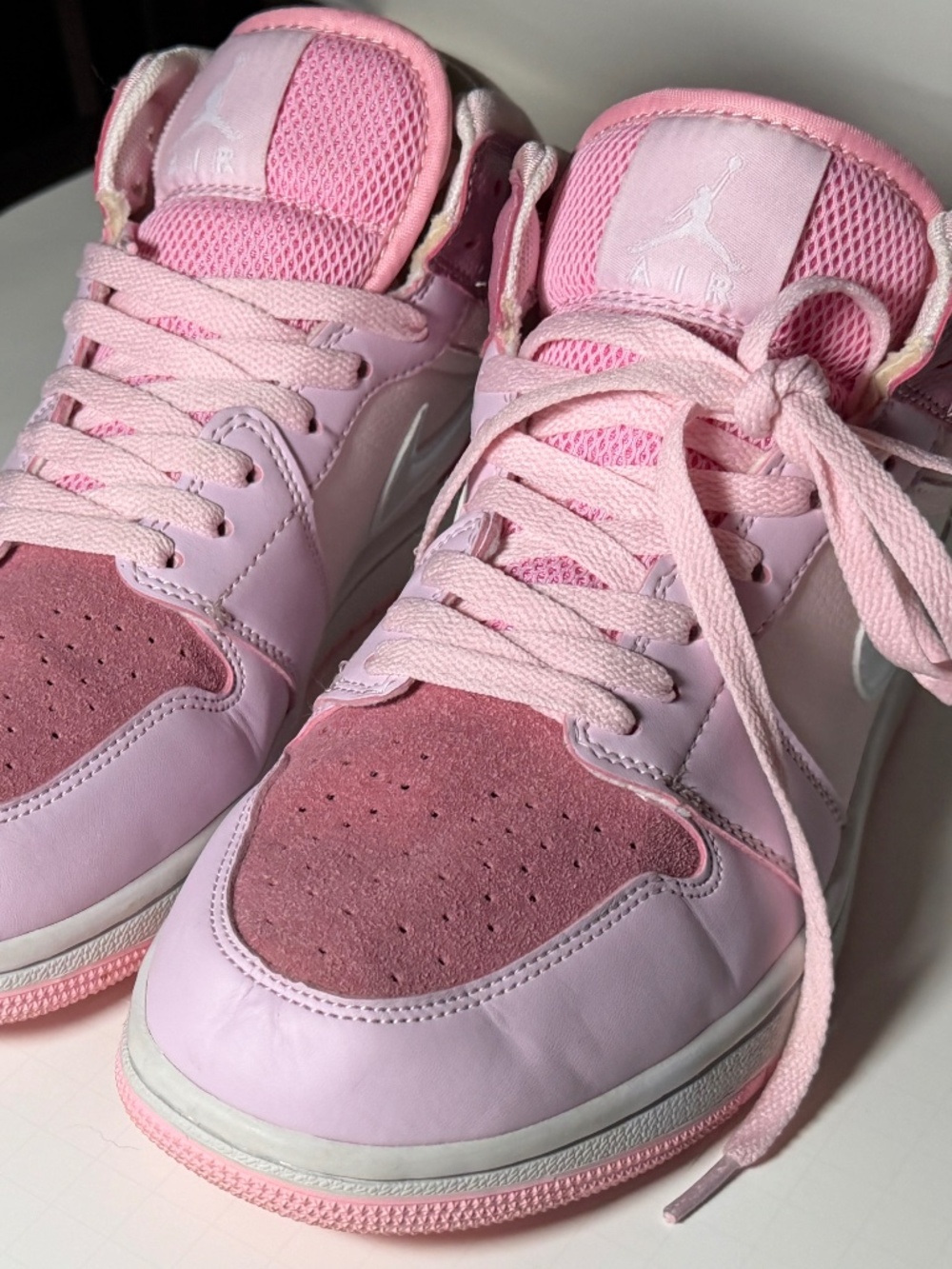 Air Jordan 1 Mid in Digital Pink